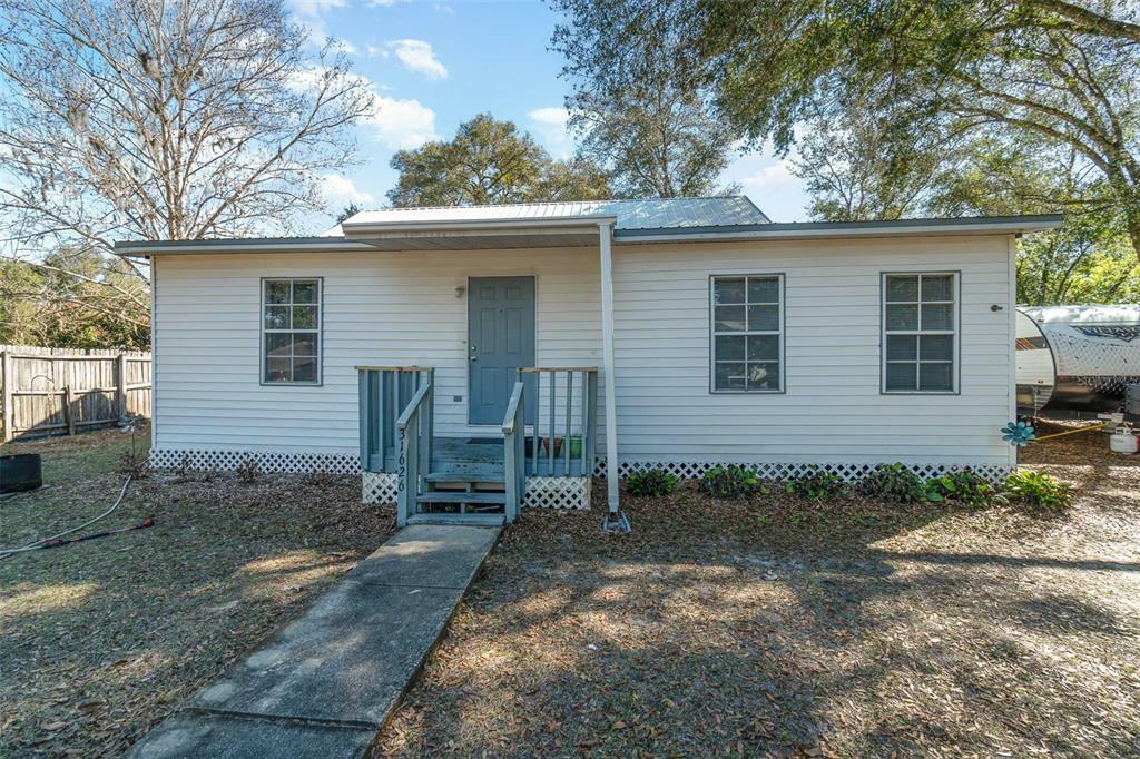 Property Photo: 31626 6th Street FL 32776
