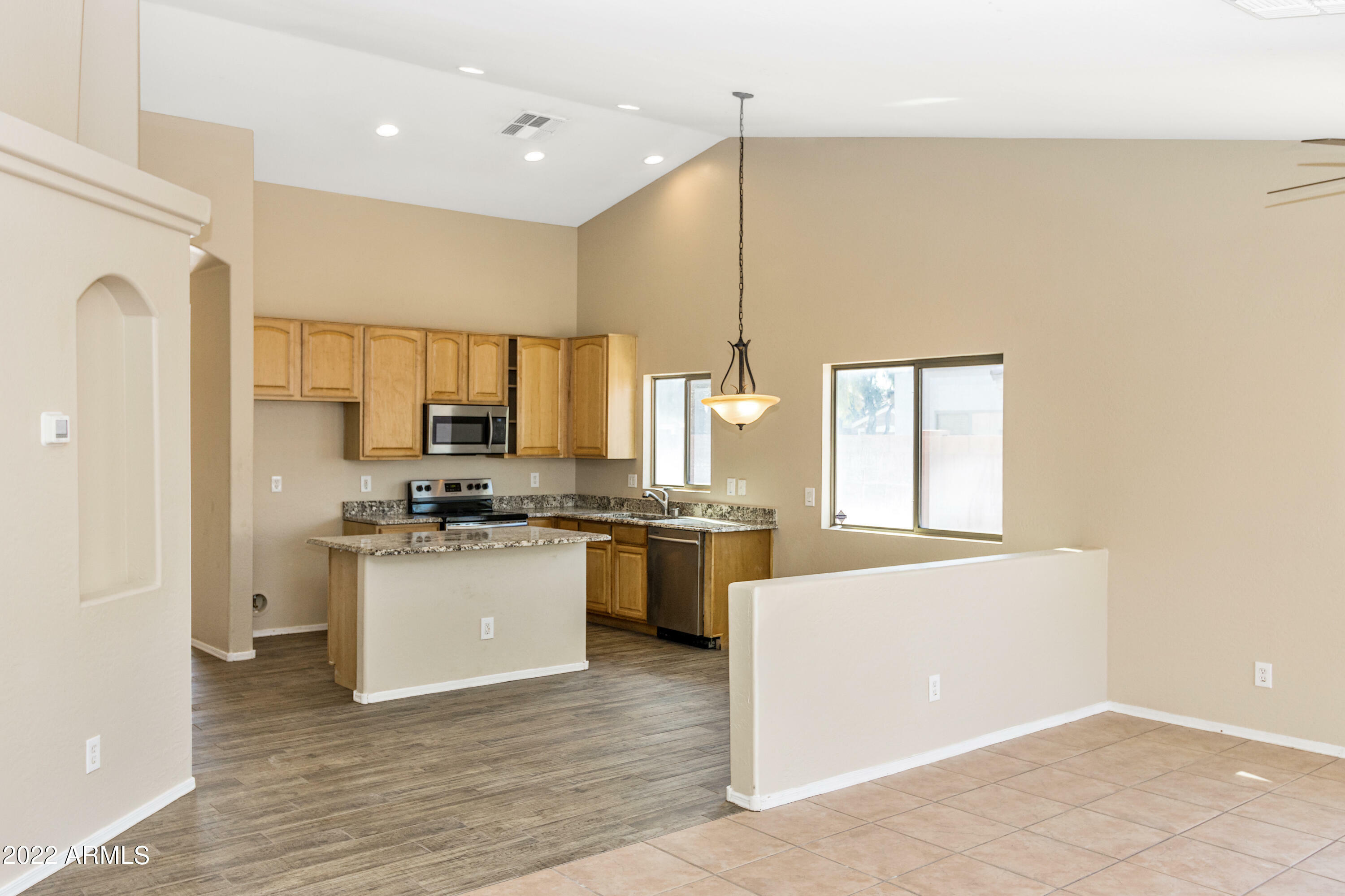Property Photo: 1676 E Cardinal Drive AZ 85122