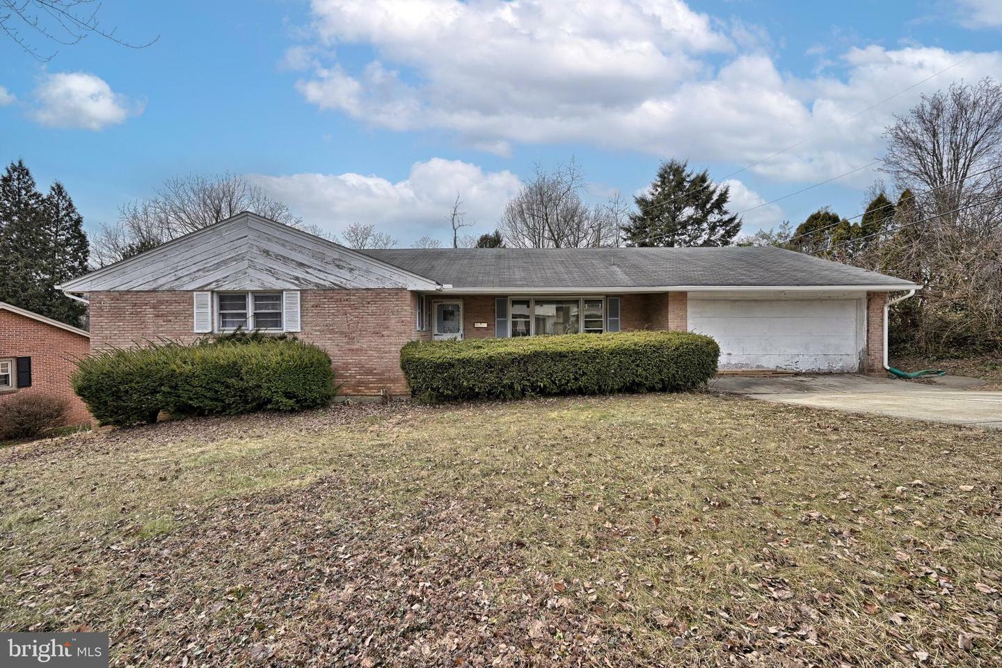 Property Photo: 103 Parkview Road PA 17070
