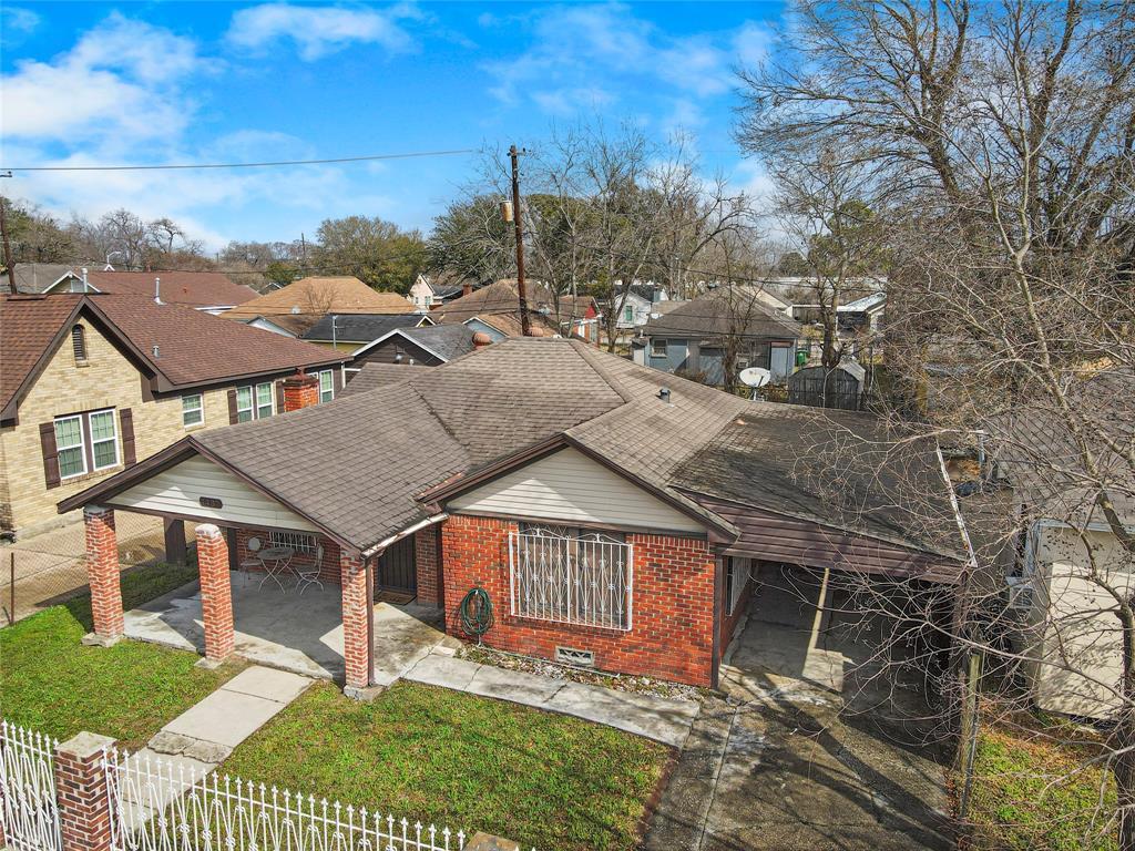 Property Photo: 7437 Walker Street TX 77011