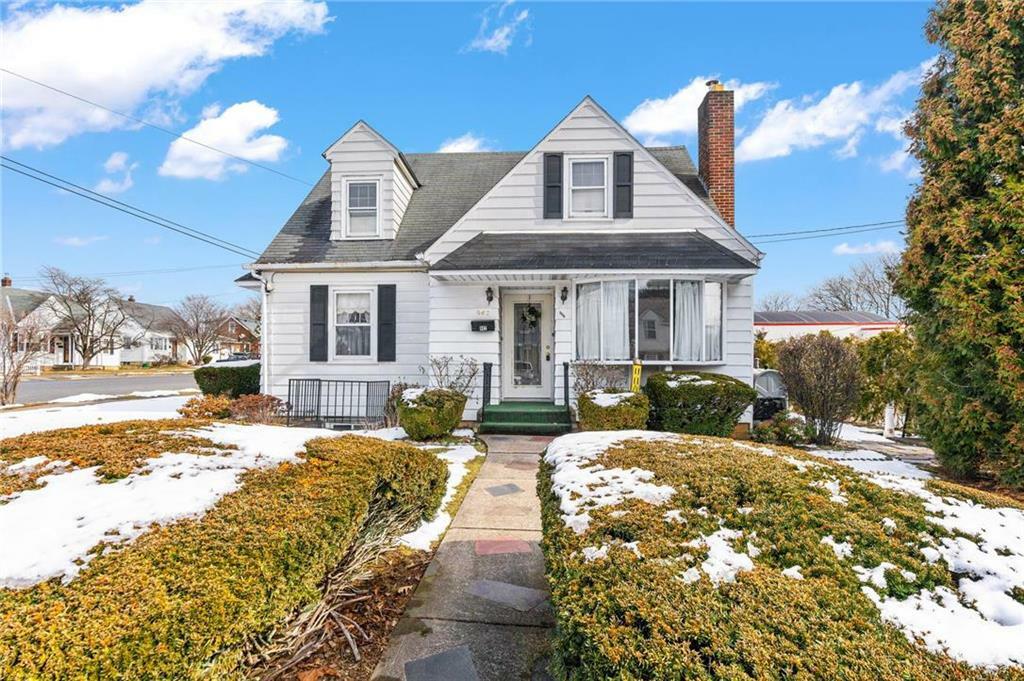 Property Photo:  942 Elm Street  PA 18018 