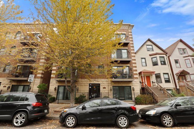 Property Photo:  1144 W Roscoe Street 3E  IL 60657 