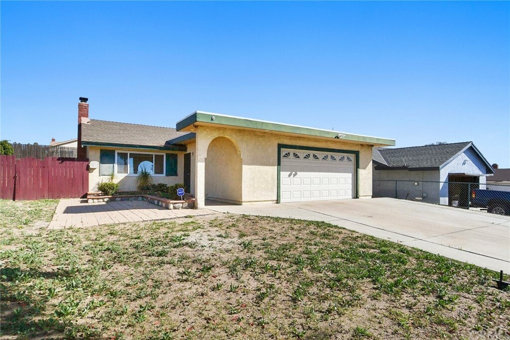 Property Photo: 24991 Sundial Way CA 92557
