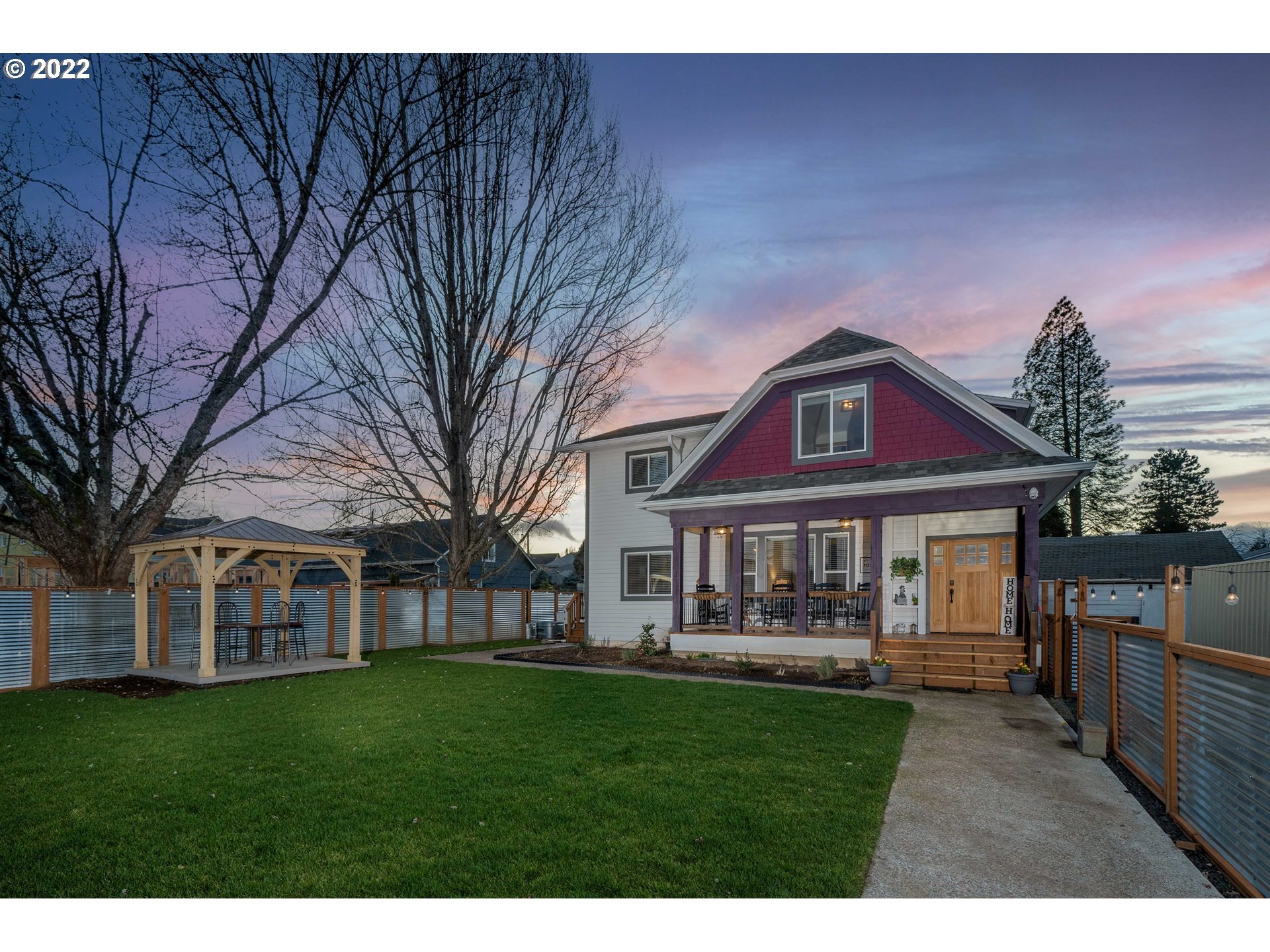 Property Photo:  2618 Main St  OR 97116 