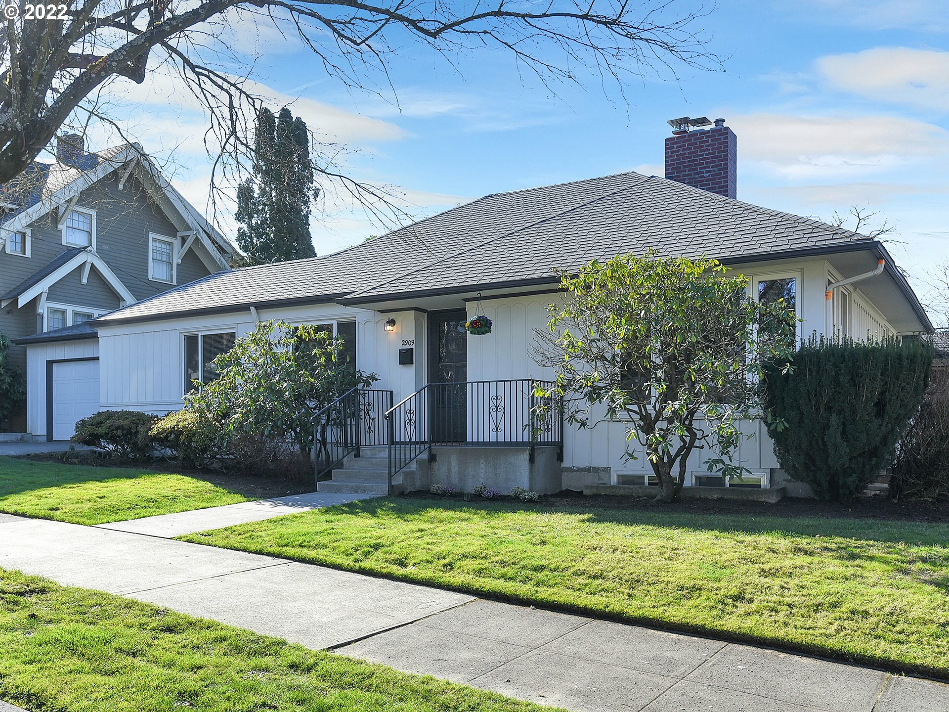 Property Photo: 2909 SE 43rd Ave OR 97206