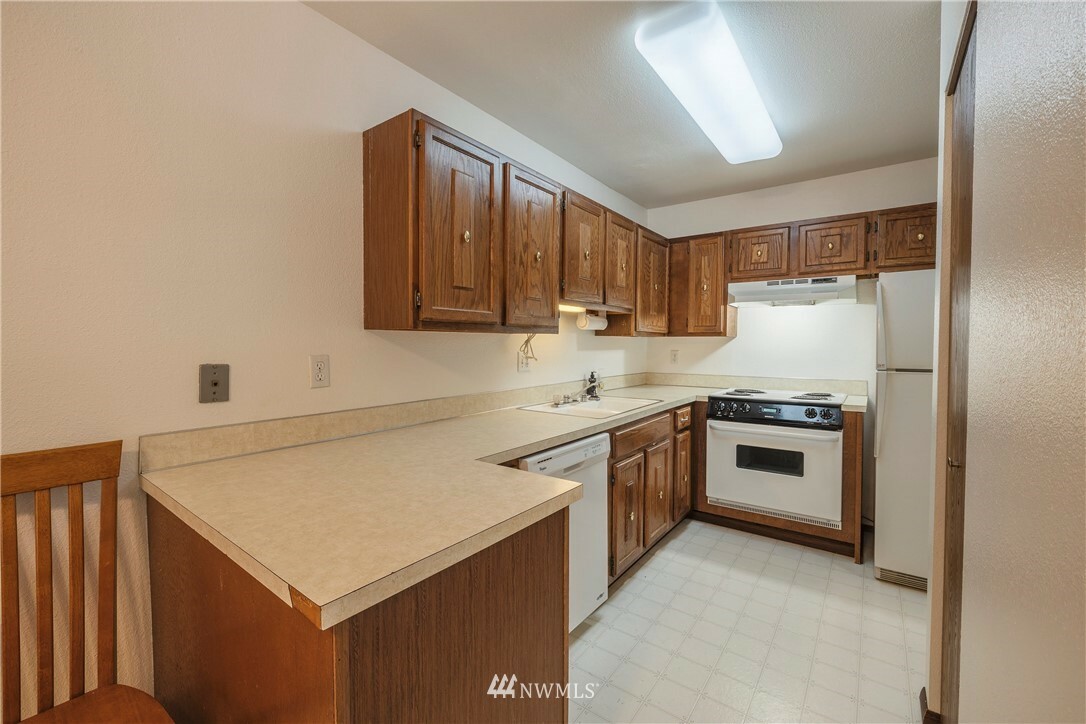 Property Photo: 500 N National Avenue 14 WA 98312