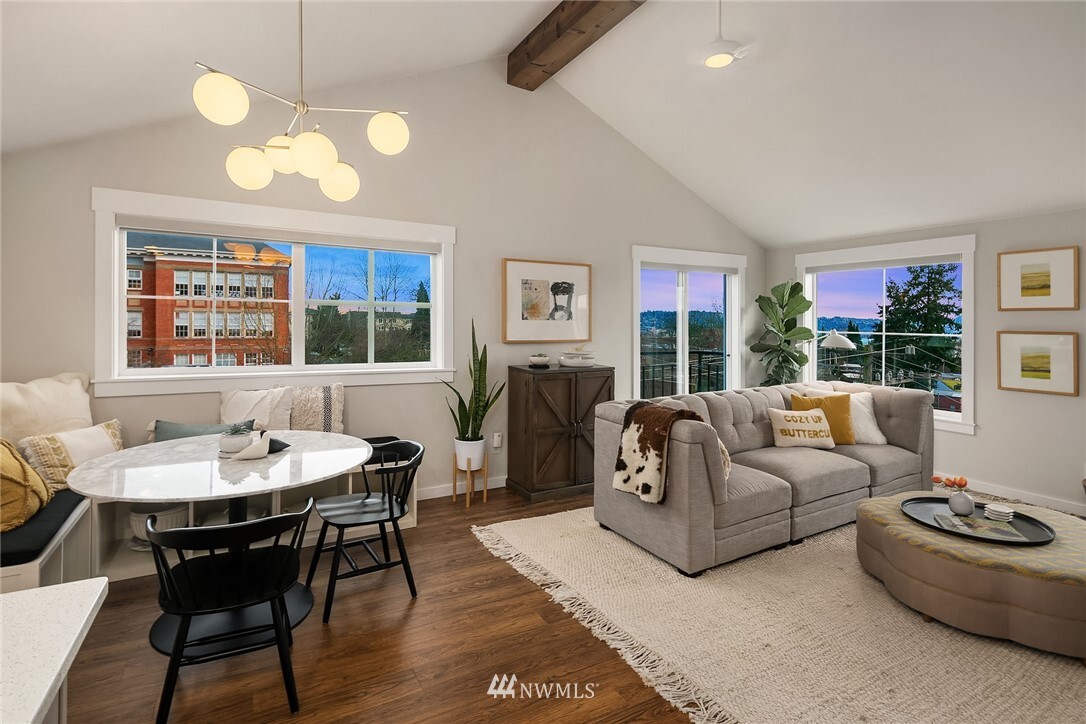 Property Photo: 3901 Fremont Avenue N 501 WA 98103