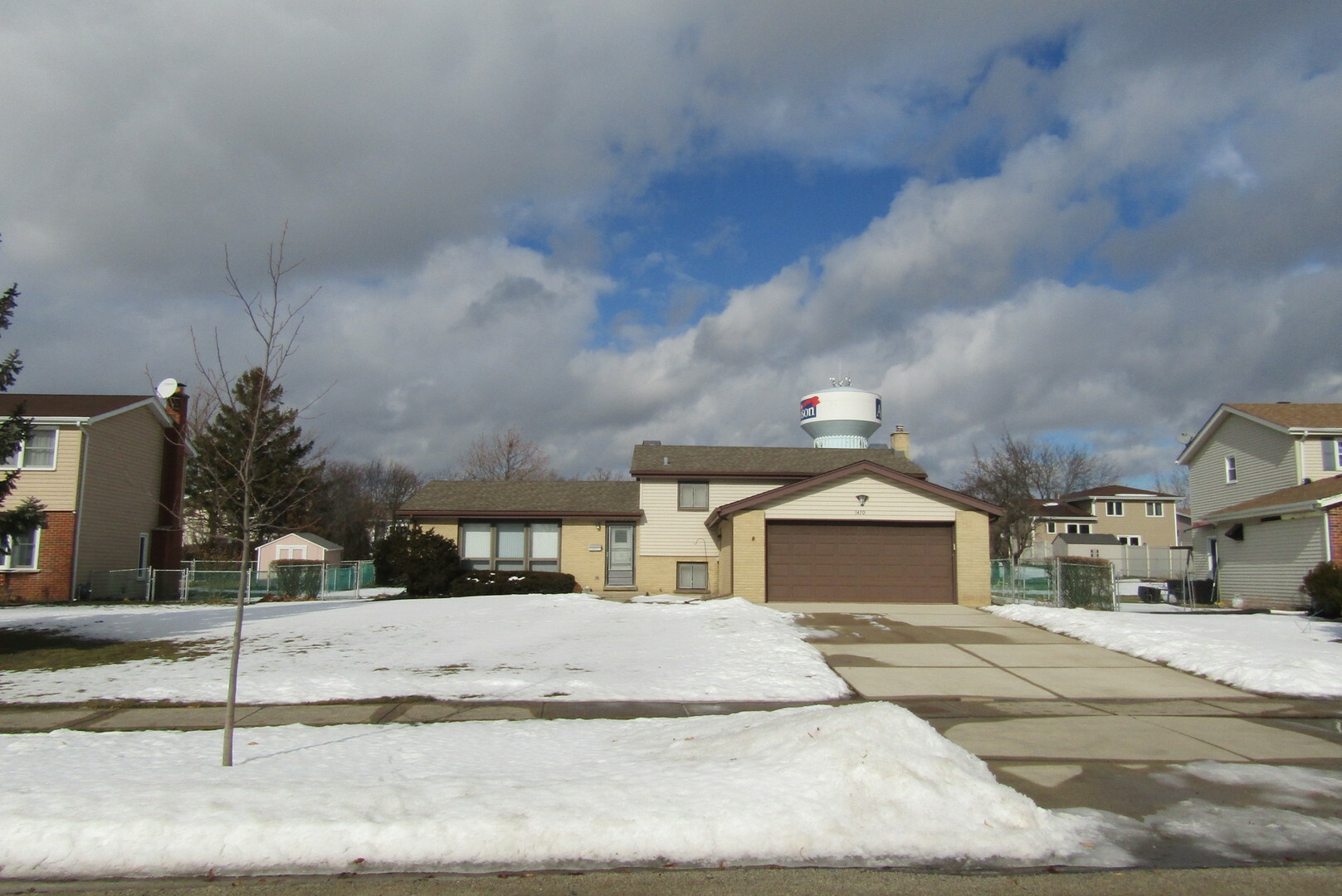 Property Photo: 1470 W Jo Ann Lane IL 60101