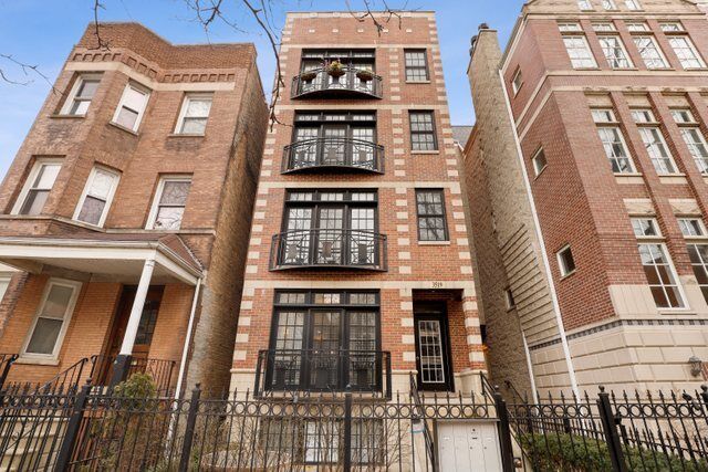 Property Photo:  3519 N Fremont Street 1  IL 60657 