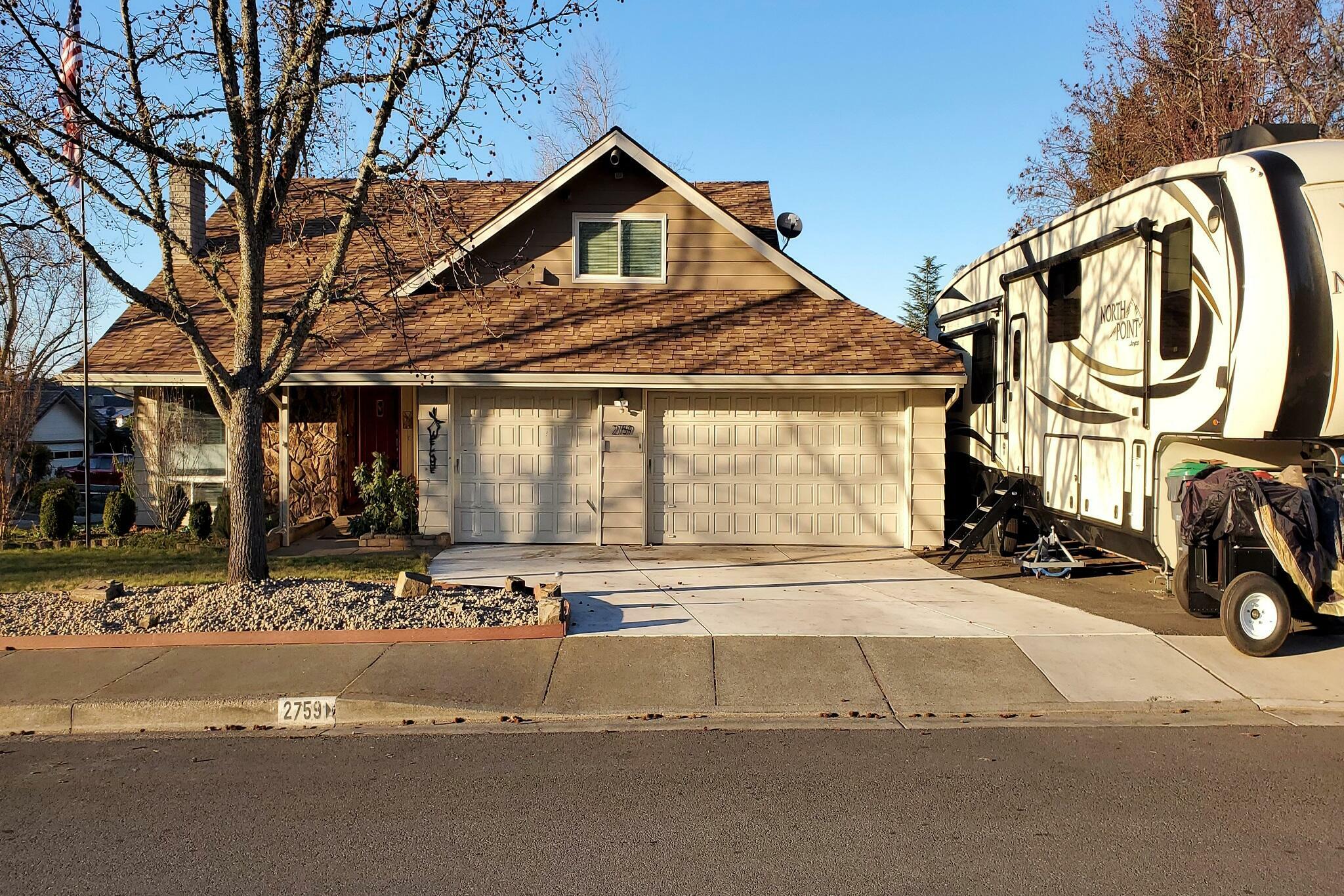 Property Photo:  2759 Pennington Drive  OR 97504 