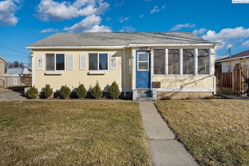 Property Photo:  1610 McPherson Ave  WA 99354 