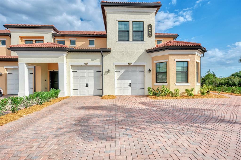 Property Photo: 10035 Crooked Creek Drive 203 FL 34293