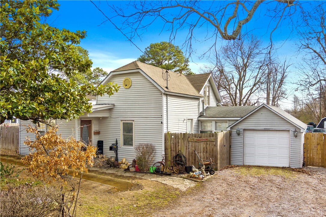 Property Photo:  225 N West End Street  AR 72764 