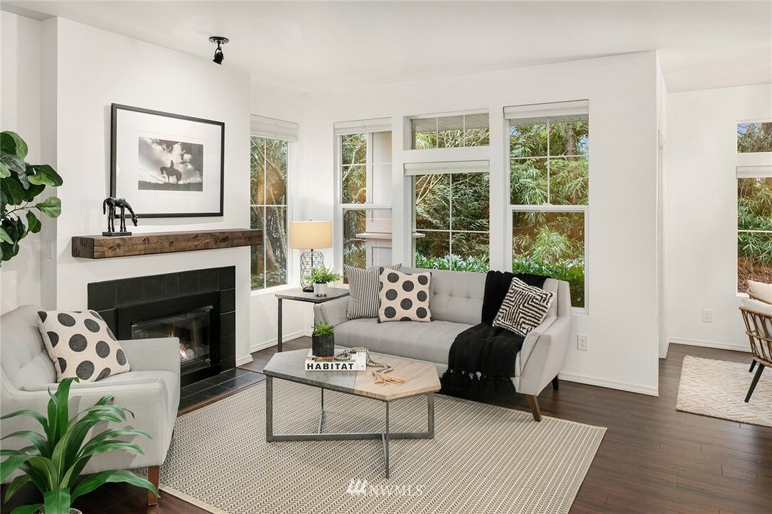 Property Photo: 2226 Newport Way NW 3-1 WA 98027