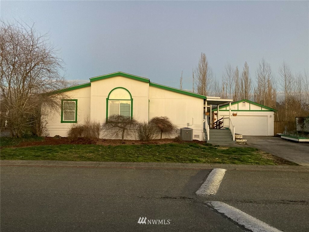 Property Photo:  1100 Poplar Avenue  WA 98022 