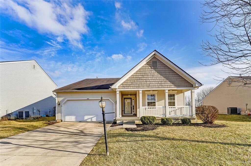 Property Photo:  826 Chapelgate Drive  OH 45324 