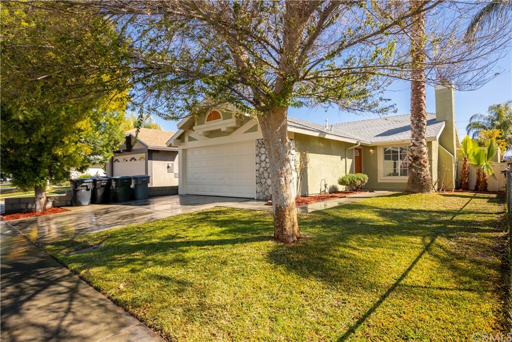 Property Photo:  1903 Windward Court  CA 92571 