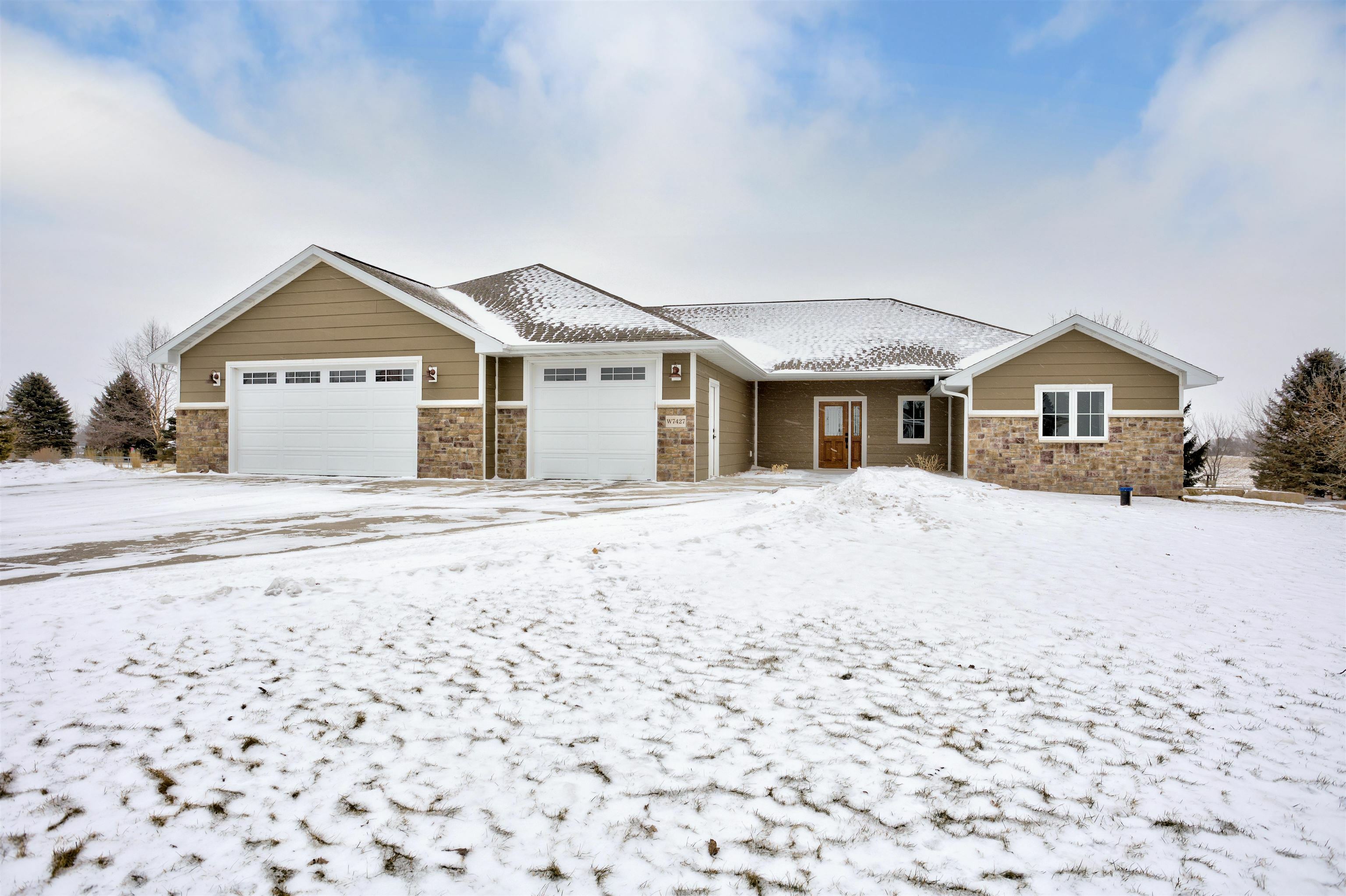 Property Photo:  W7427 Hofacker Heights Drive  WI 54944 