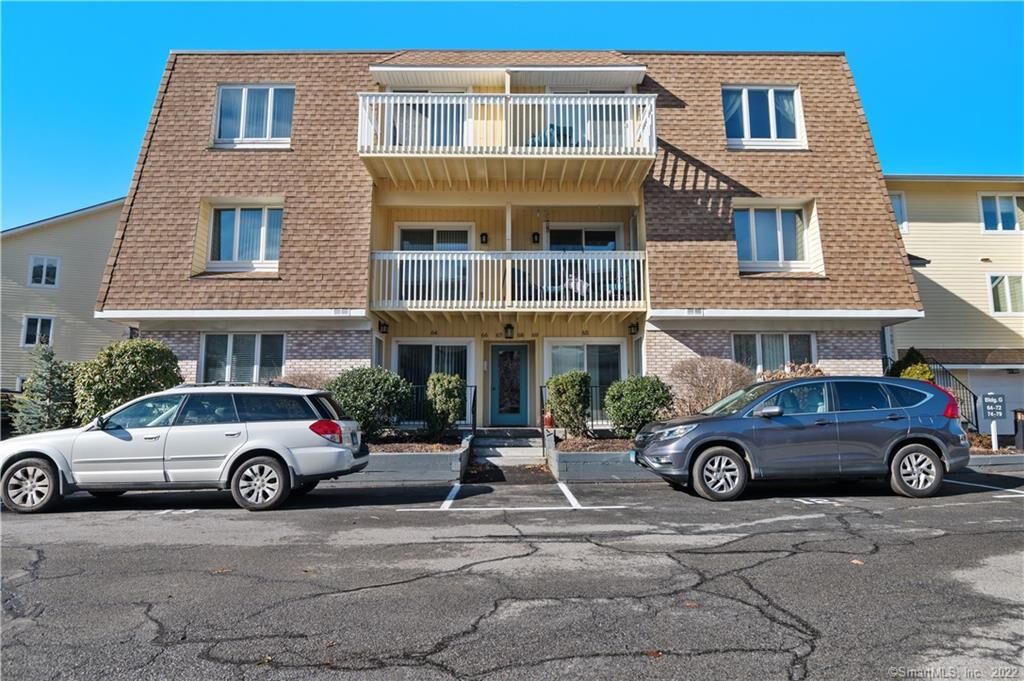Property Photo:  61 Seaview Avenue 66  CT 06902