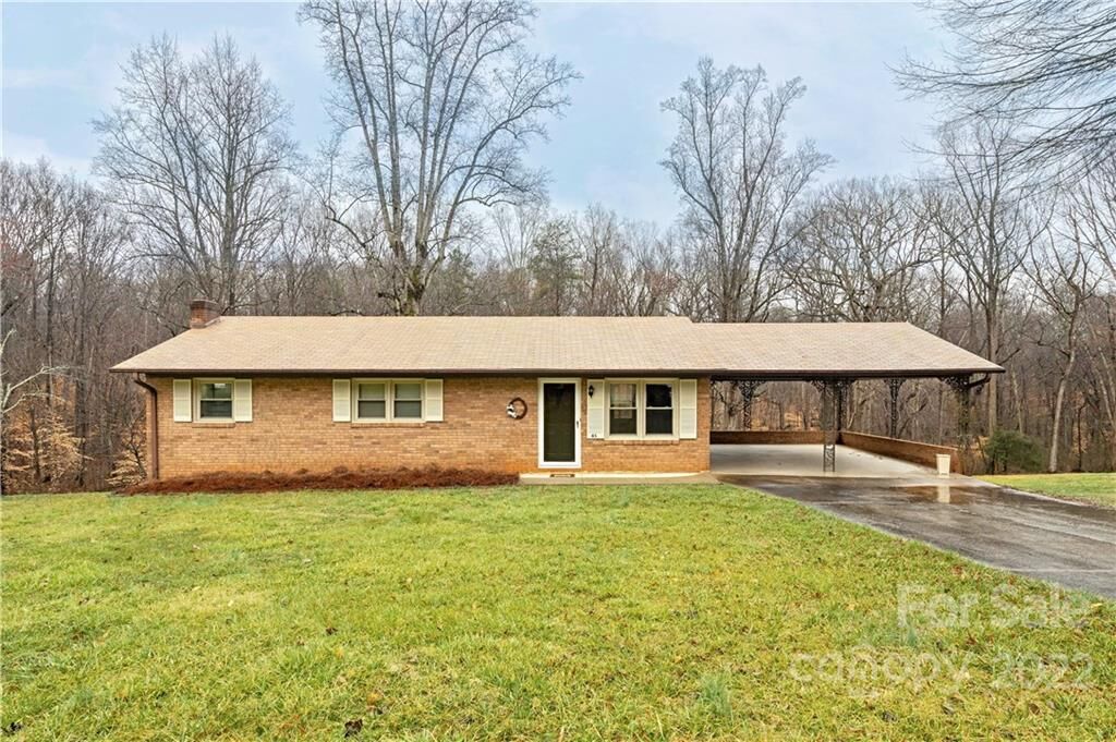 Property Photo: 85 Meadowcreek Loop NC 28678