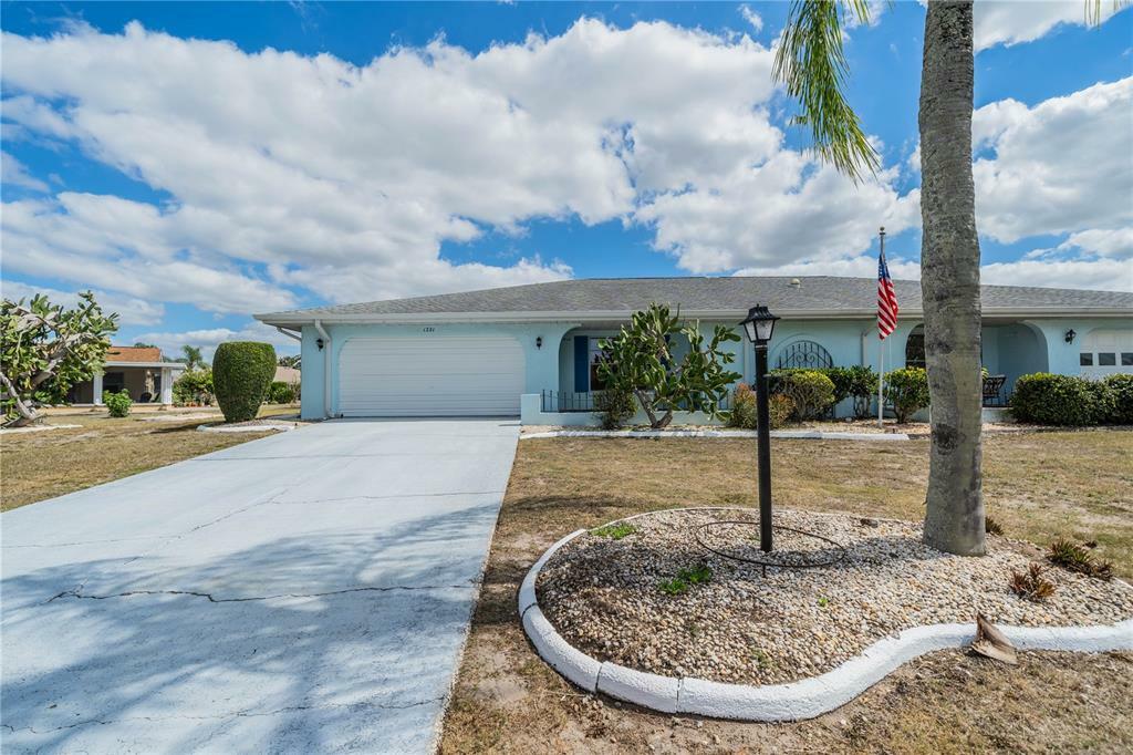 Property Photo:  1221 Wild Feather Lane  FL 33573 