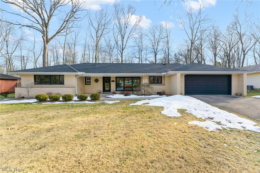 Property Photo:  3890 Southwood Drive SE  OH 44484 