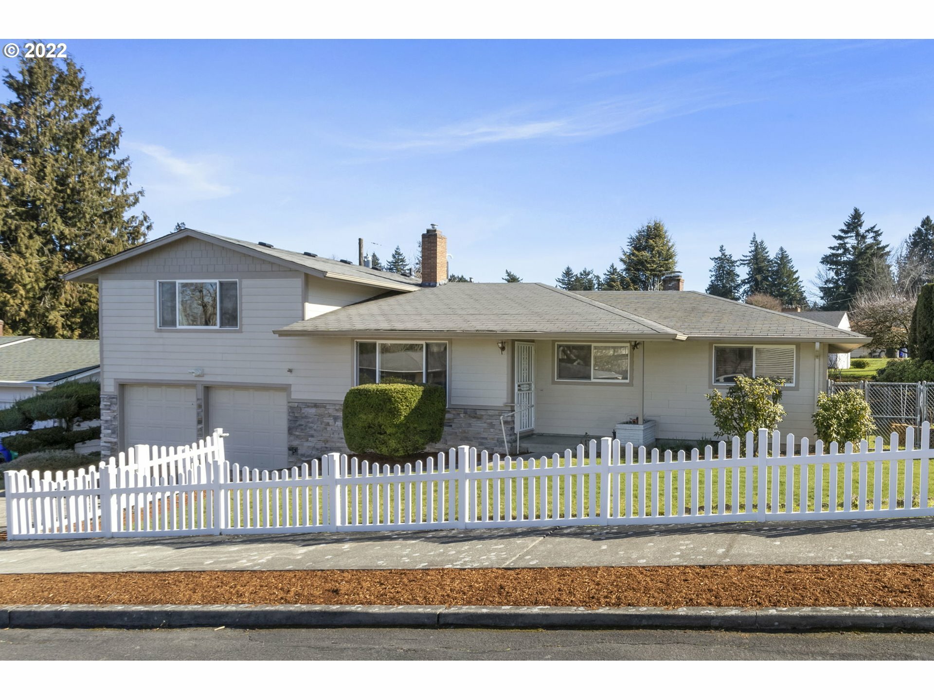 Property Photo:  1520 SE 109th Ave  OR 97216 