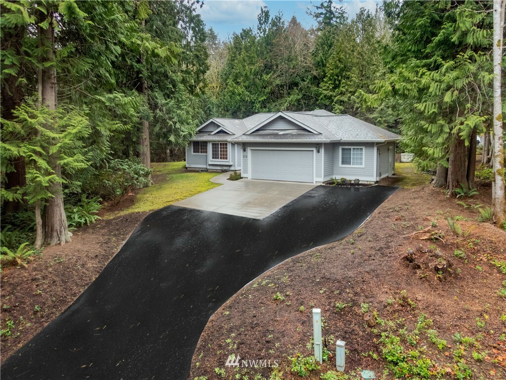 Property Photo:  213 Puget Loop Road  WA 98365 