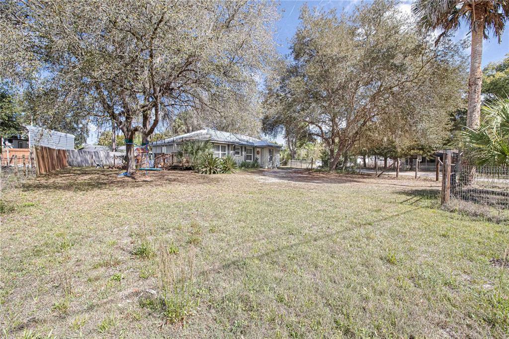 Property Photo:  424 NE 129th Terrace  FL 34488 