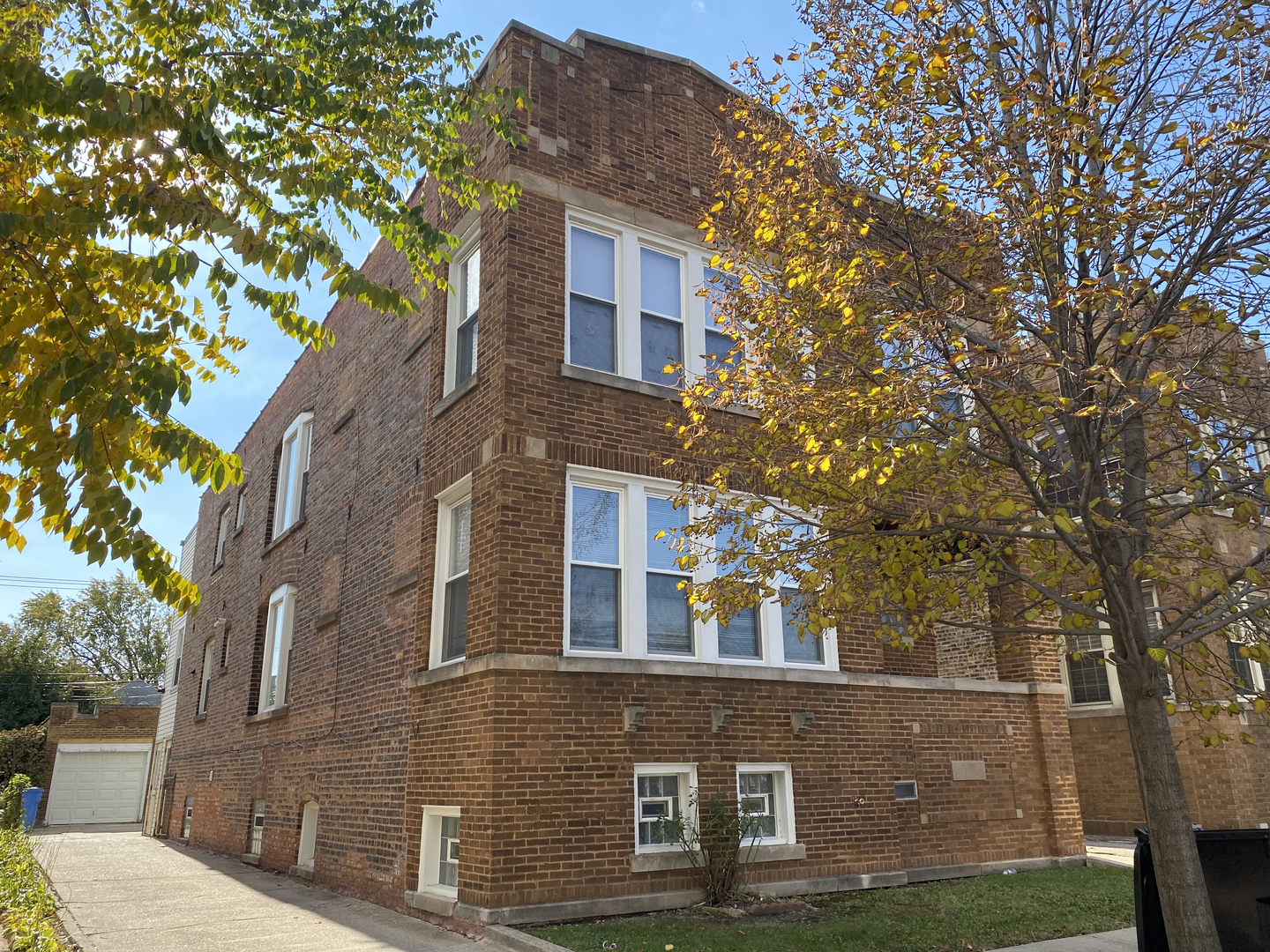 Property Photo: 4917 W Addison Street IL 60641