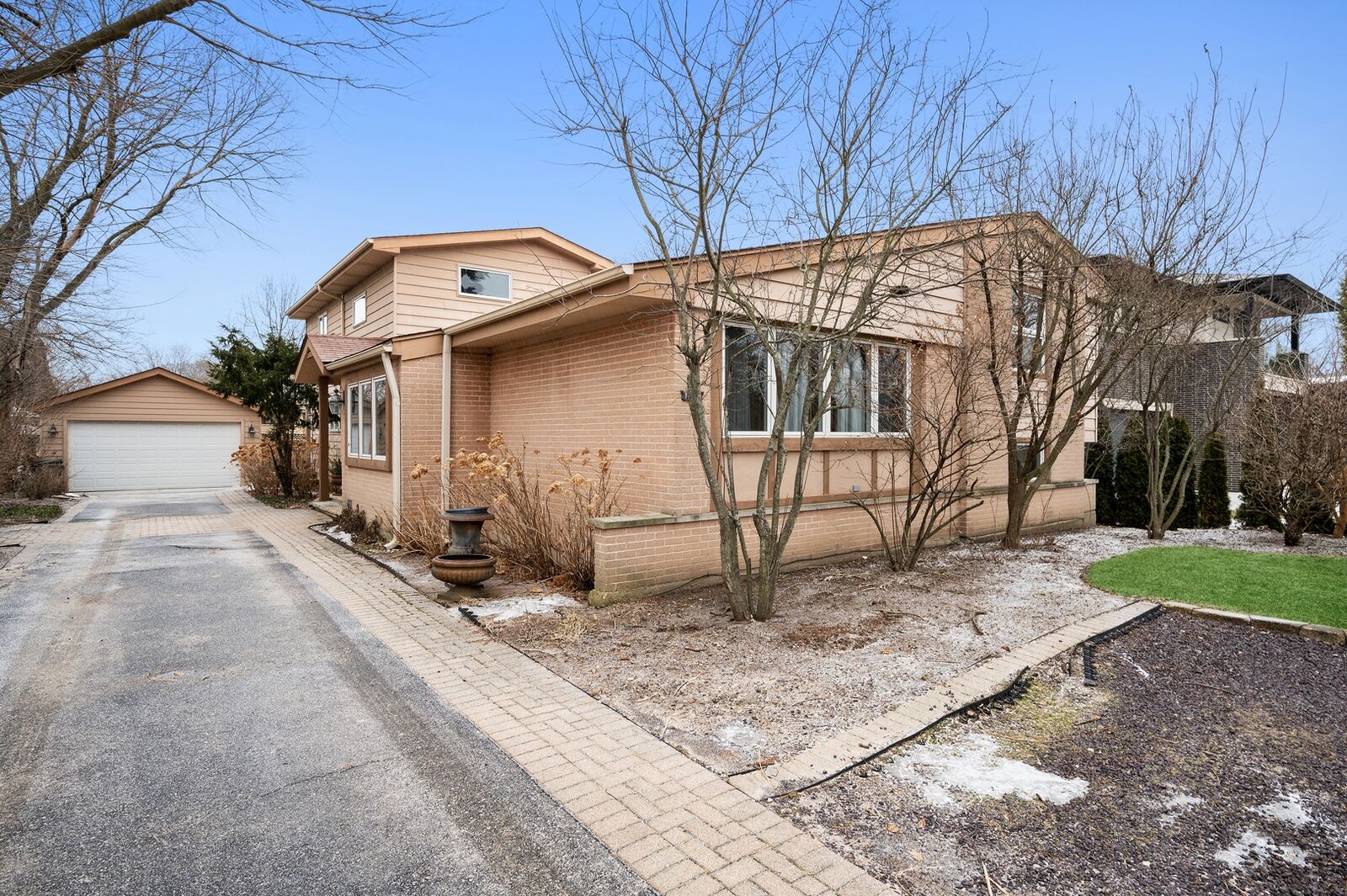 Property Photo: 1111 Harms Road IL 60025