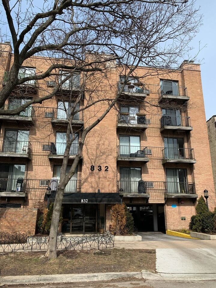 832 W Oakdale Avenue 3K  Chicago IL 60657 photo