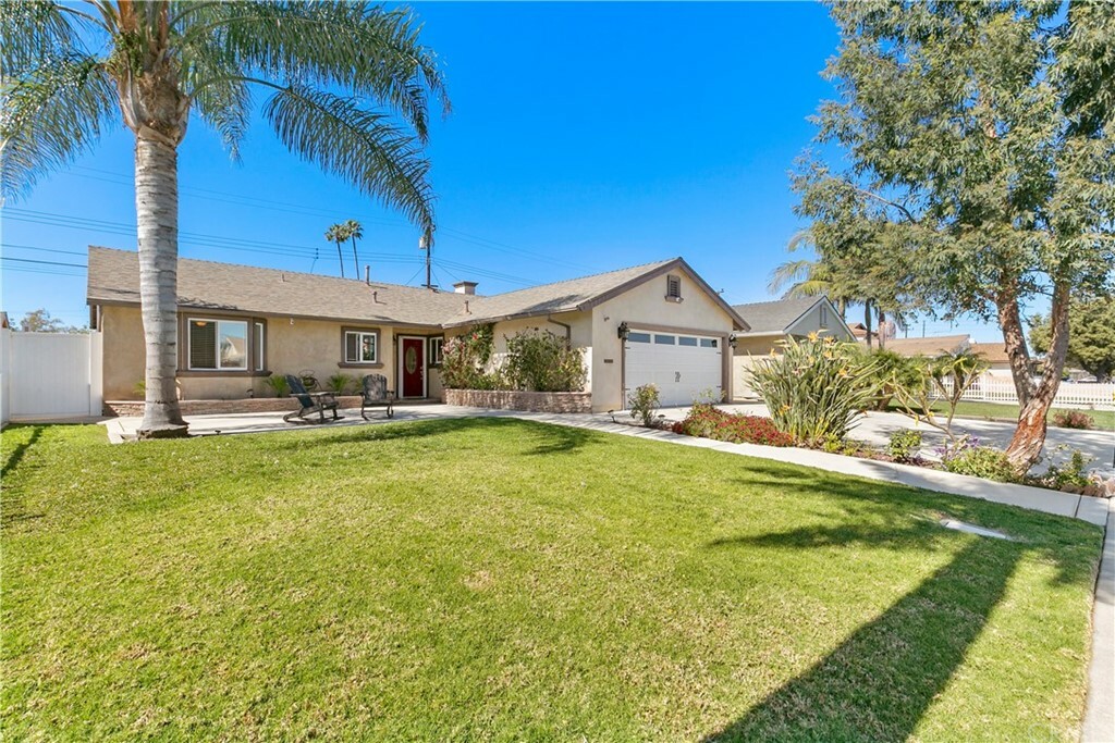 Property Photo:  17131 Kampen Lane  CA 92647 