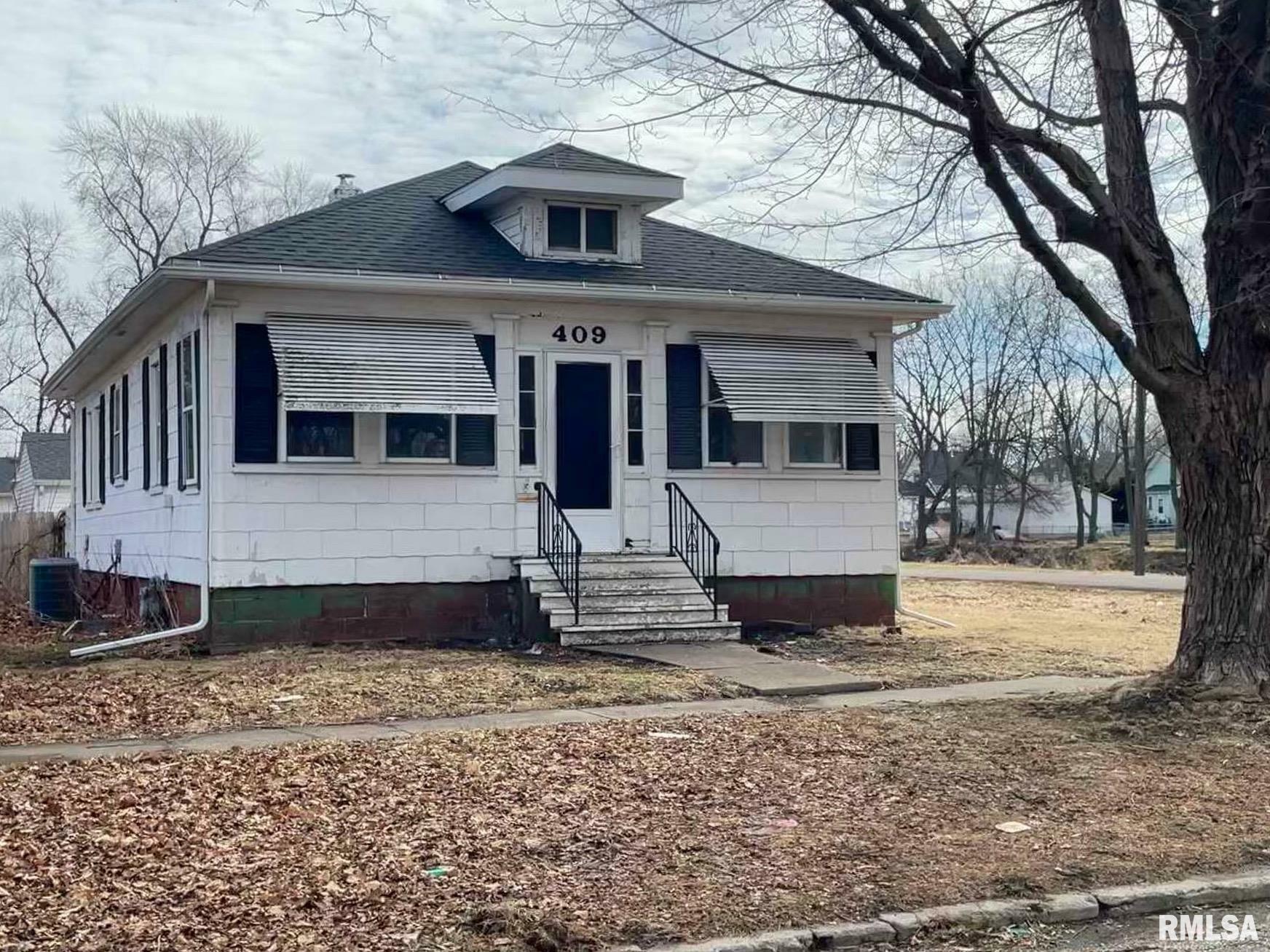 Property Photo: 409 Burgland IL 61401