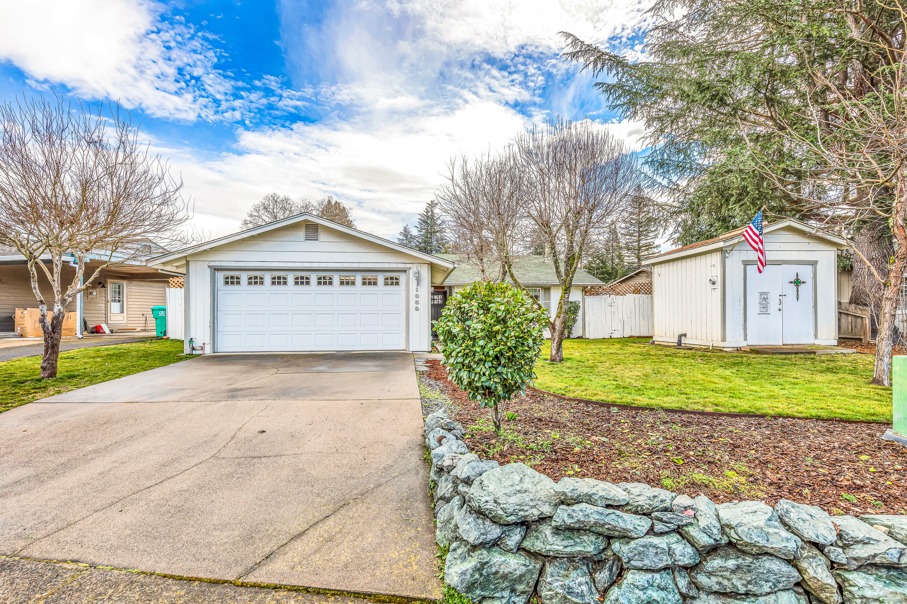 Property Photo:  1959 Meadow Glen  OR 97527 