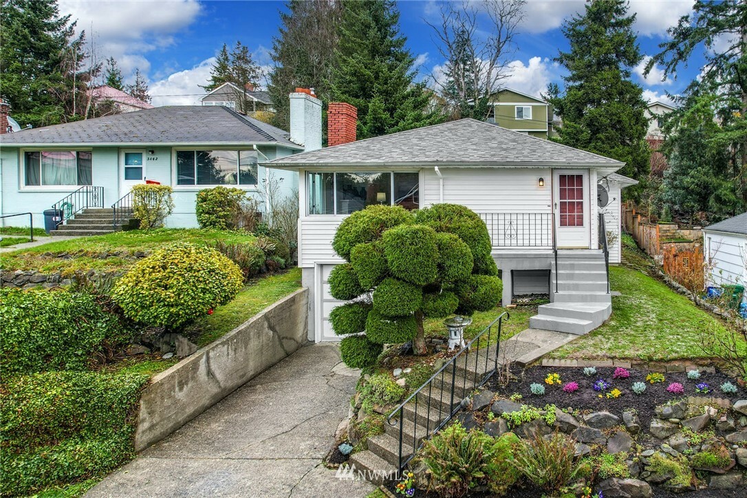 Property Photo: 3838 32nd Avenue W WA 98199