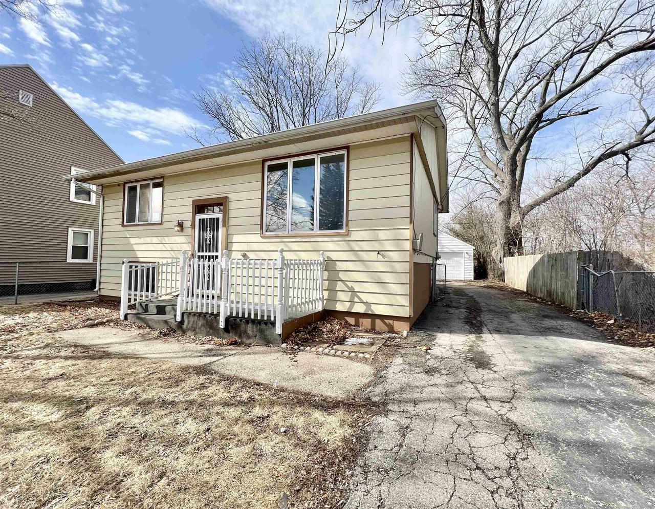 Property Photo: 1618 6th St WI 53511