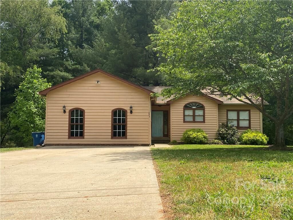 Property Photo: 375 Brook Hollow Lane NC 28681