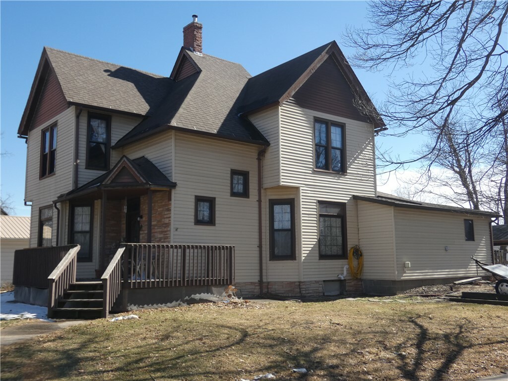 Property Photo:  303 S Roche Street  IA 50138 