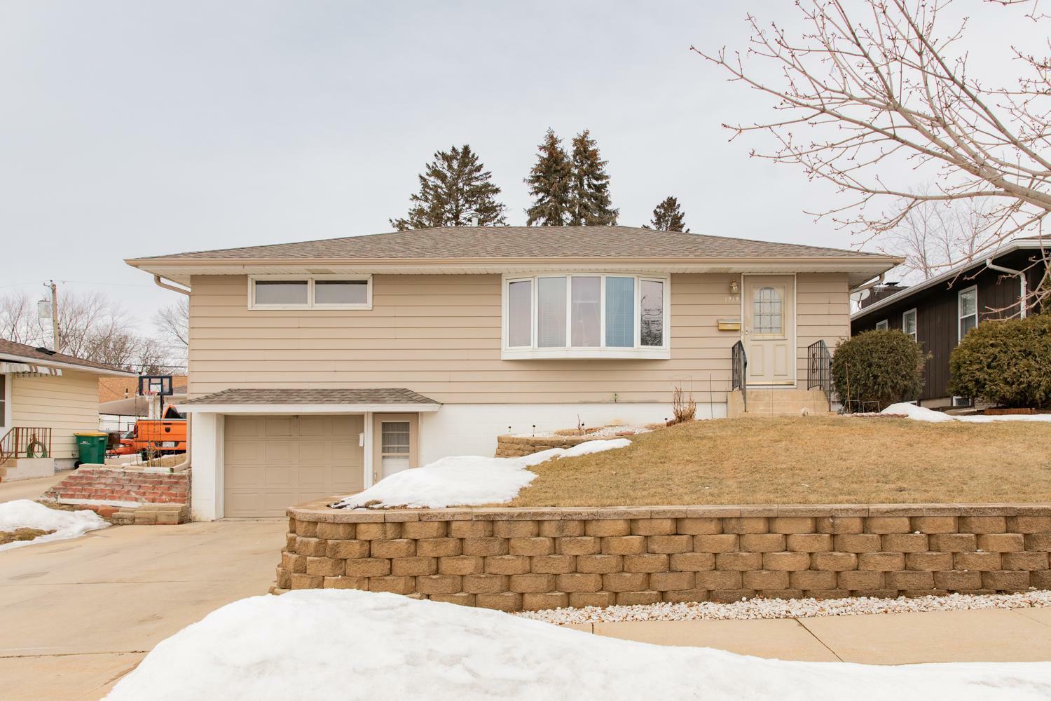 Property Photo:  1919 17 1/2 Street NW  MN 55901 