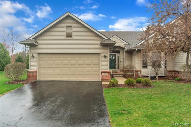 Property Photo:  6252 Northridge Hills Drive  MI 48116 