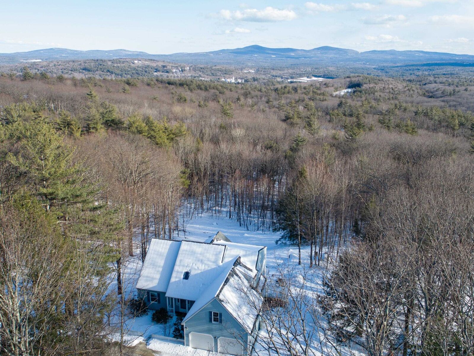 Property Photo: 10 Ledge Road NH 03449