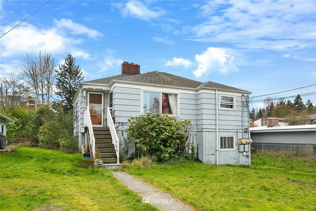 Property Photo:  1845 S 116th Street  WA 98168 