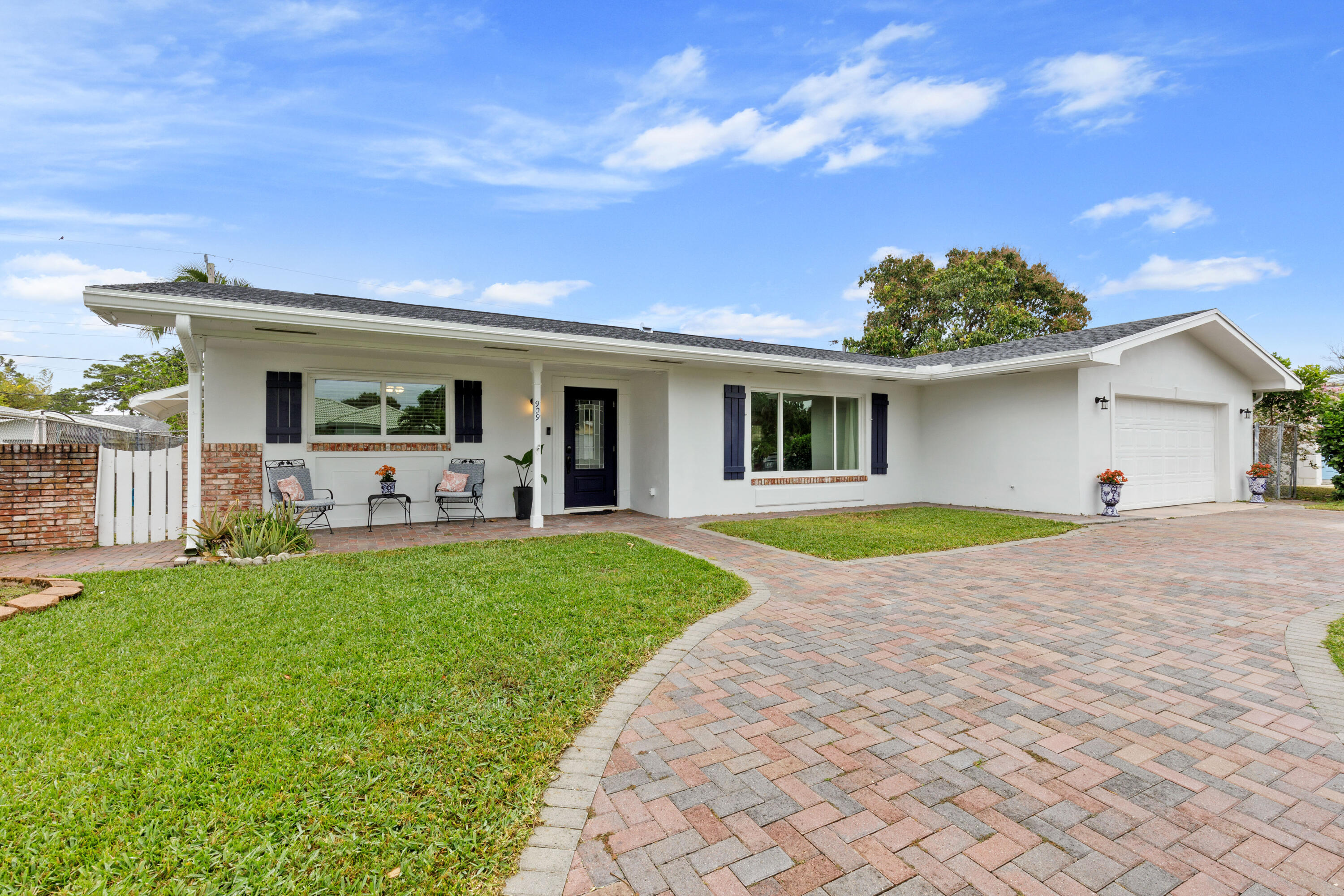 909 SW 27th Place  Boynton Beach FL 33435 photo