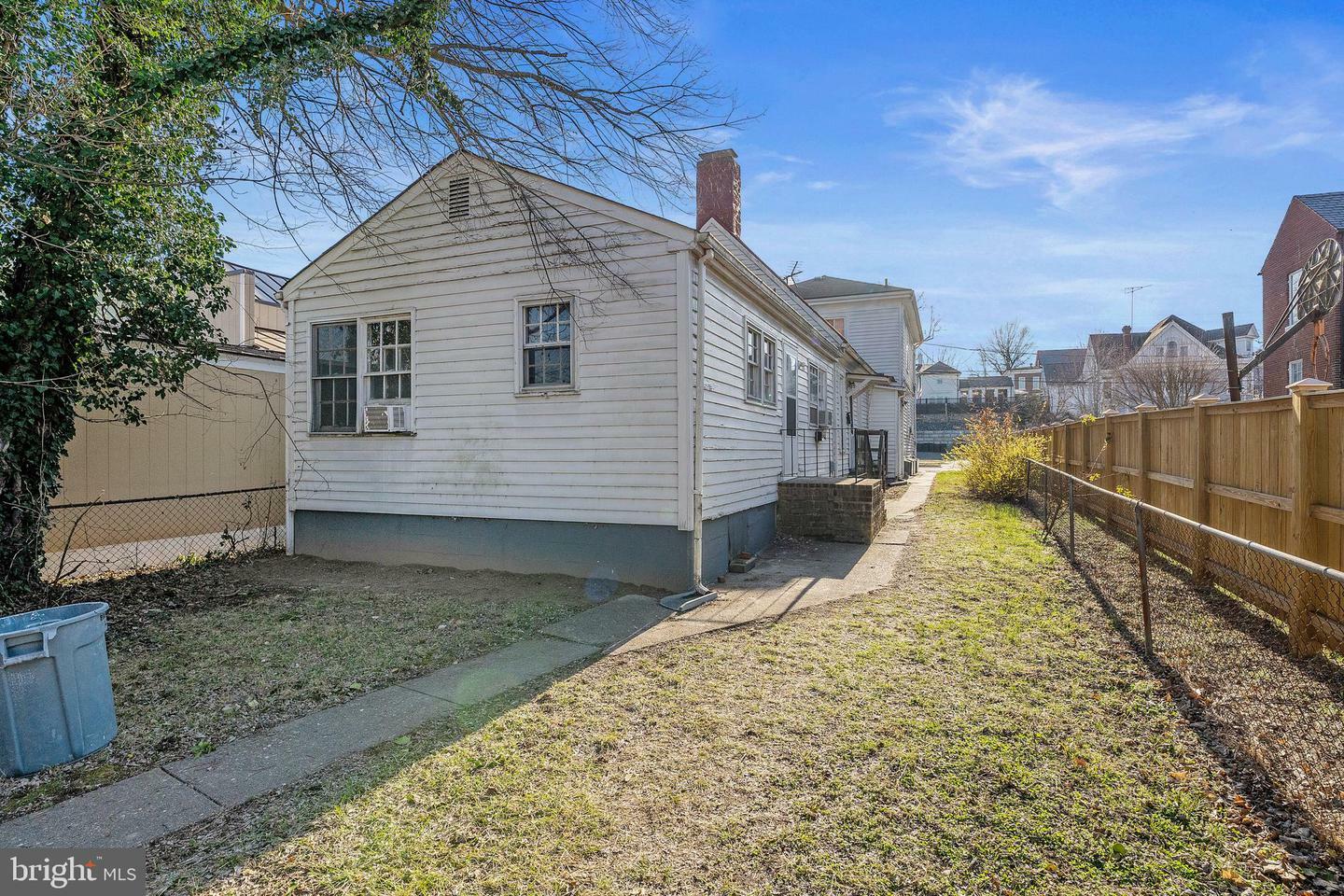 Property Photo:  1117 Caroline Street E  VA 22401 