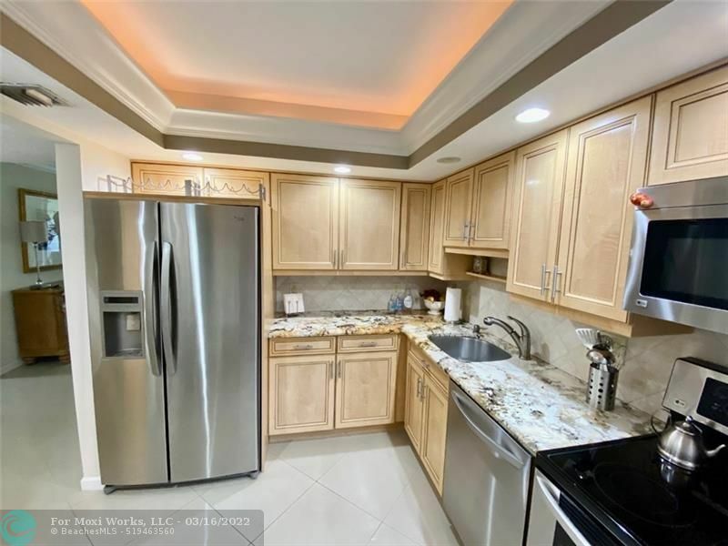 Property Photo:  3051 S Palm Aire Dr 210  FL 33069 