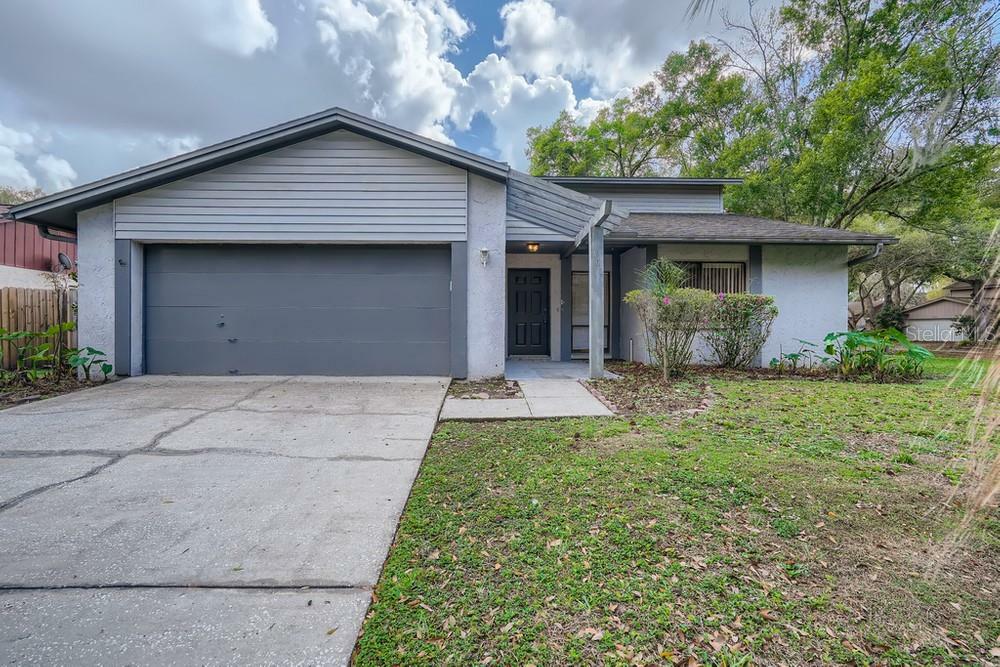 Property Photo:  401 Bloomingfield Drive  FL 33511 