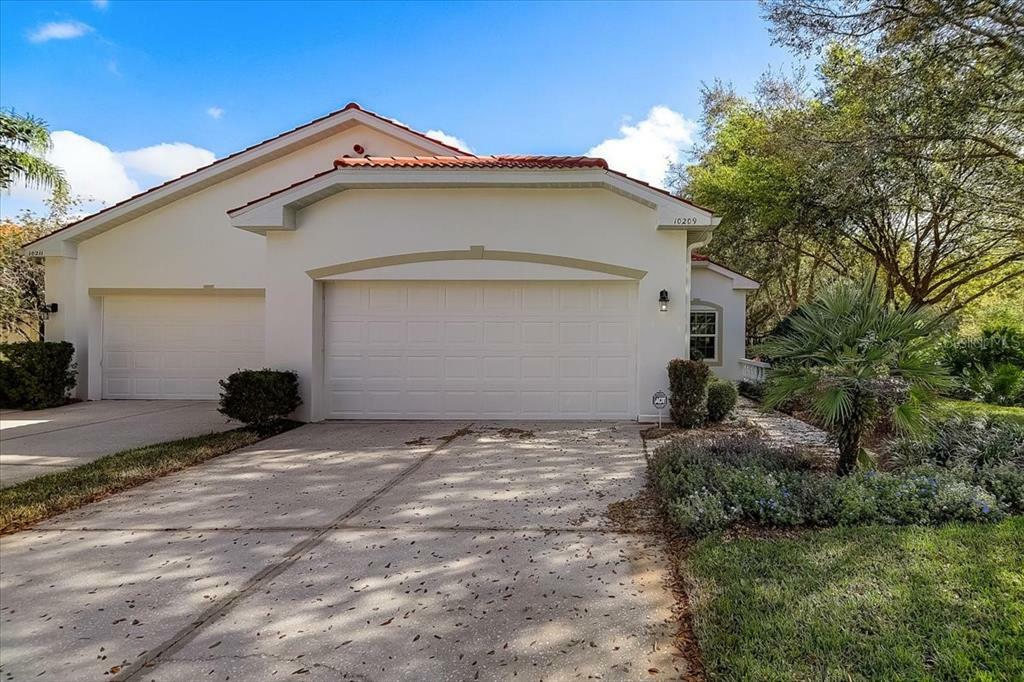 Property Photo:  10209 Devonshire Lake Drive  FL 33647 