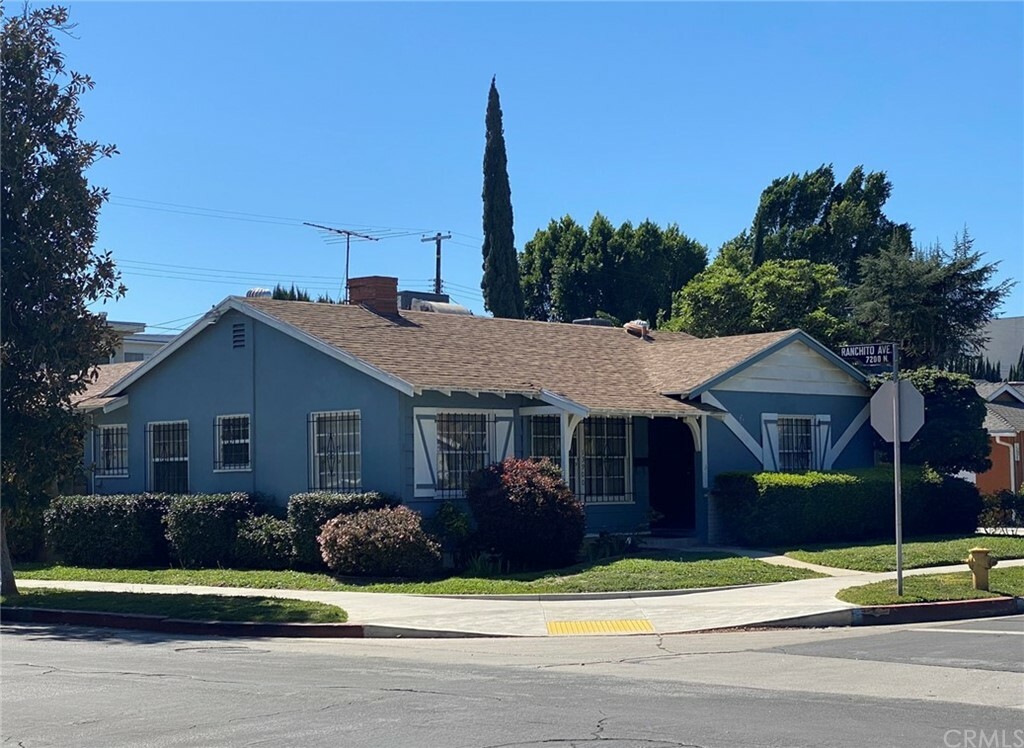 Property Photo:  13900 Cantlay Street  CA 91405 