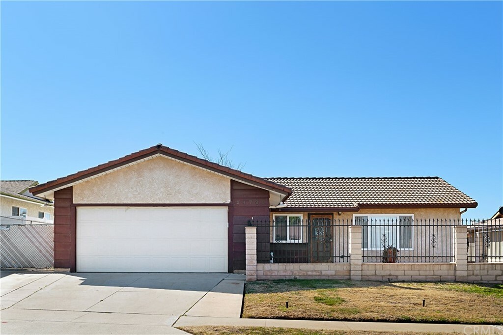 Property Photo:  24791 Redcliff Court  CA 92557 